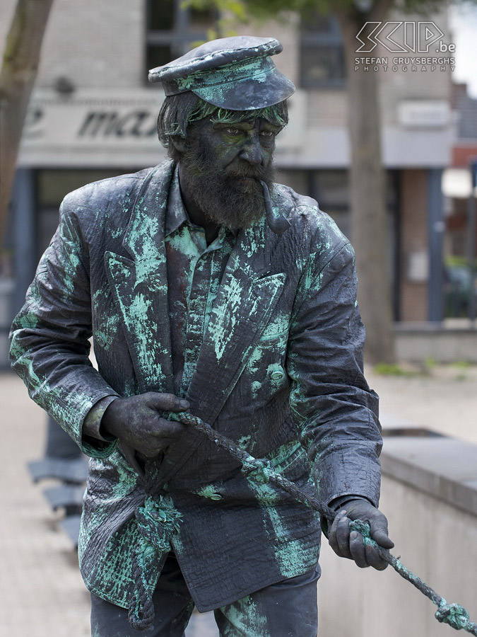 Living statues festival During the weekend of 18th-19th June my hometown Lommel organized a living statues festival. Several wonderful living statues and amusing street artists from all around Europe were invited to demonstrate their skills. Stefan Cruysberghs